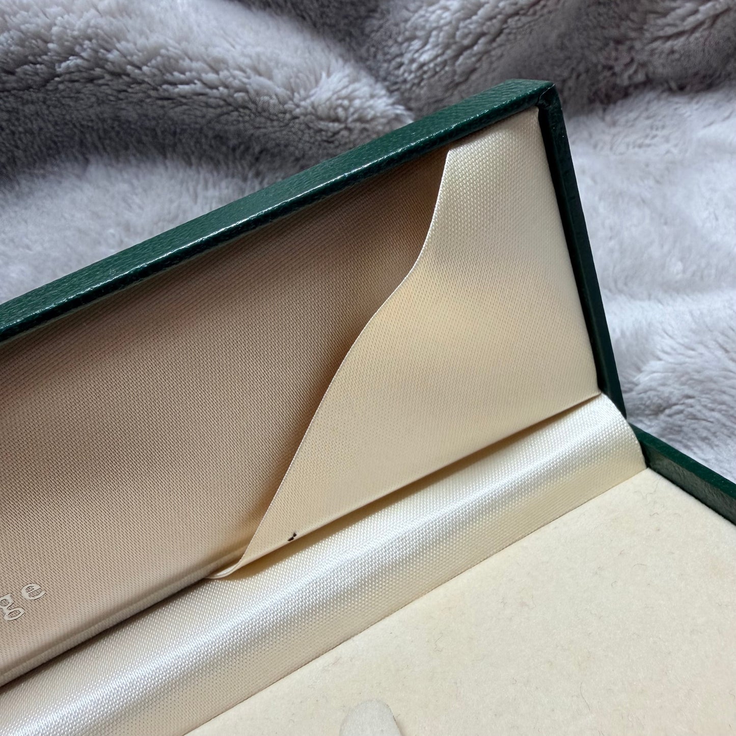 GUCCI Green Box 9.90x2.5x1.10 inches