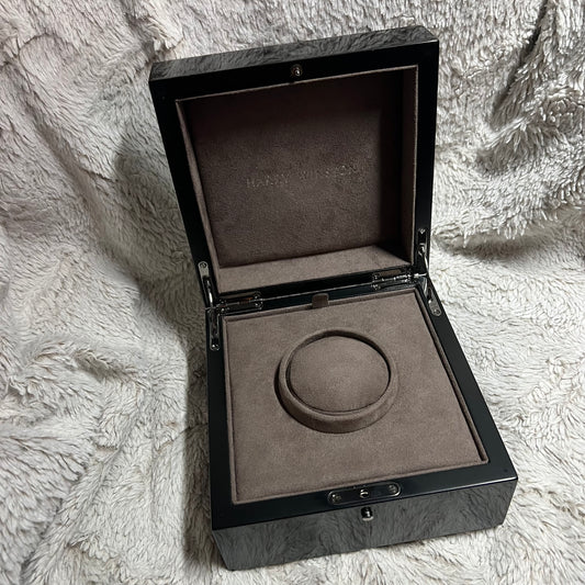 HARRY WINSTON Black Laminated Box with Taupe Color Interior