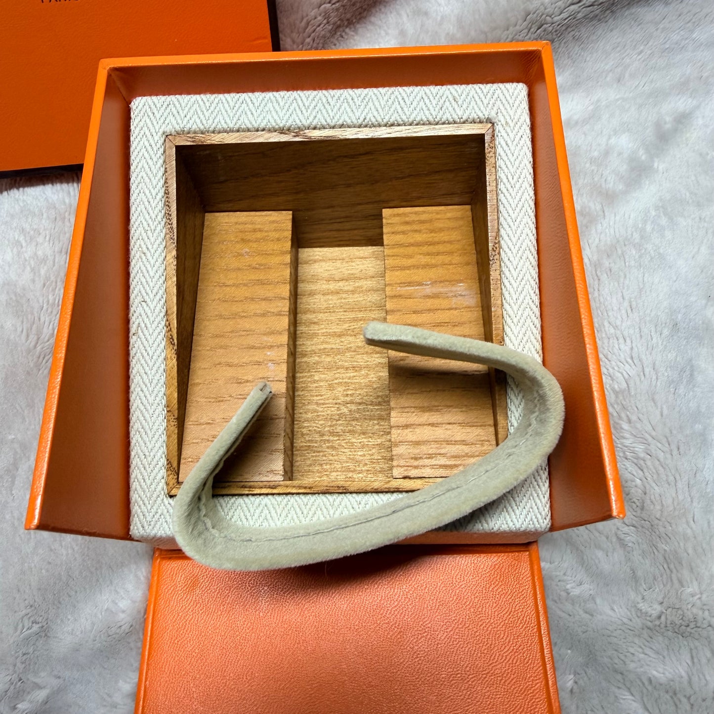 HERMES Box 4.40x4.40x3.10 inches