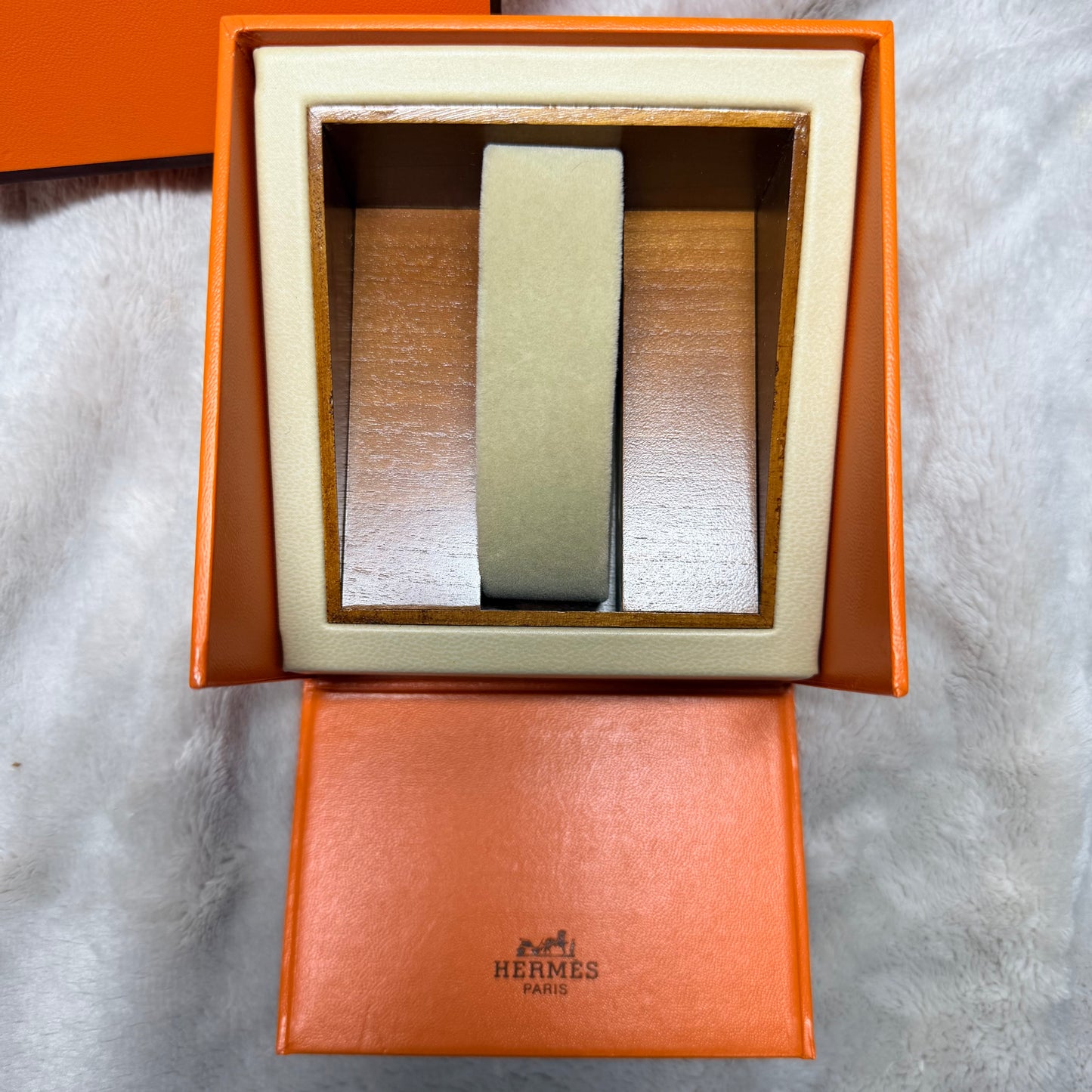 HERMES Box 4.40x4.25x3 inches