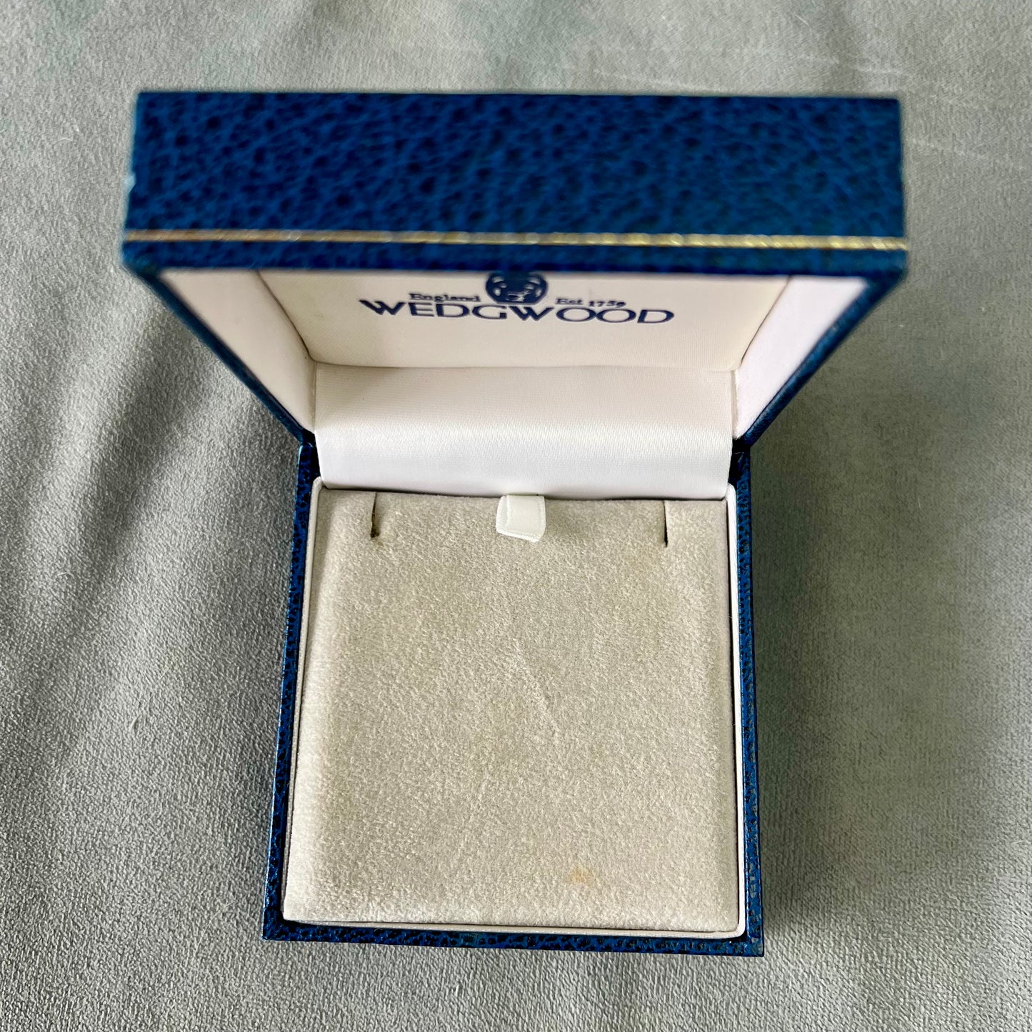 WEDGWOOD Earrings/Necklace Box 3.25x3x1.5 inches