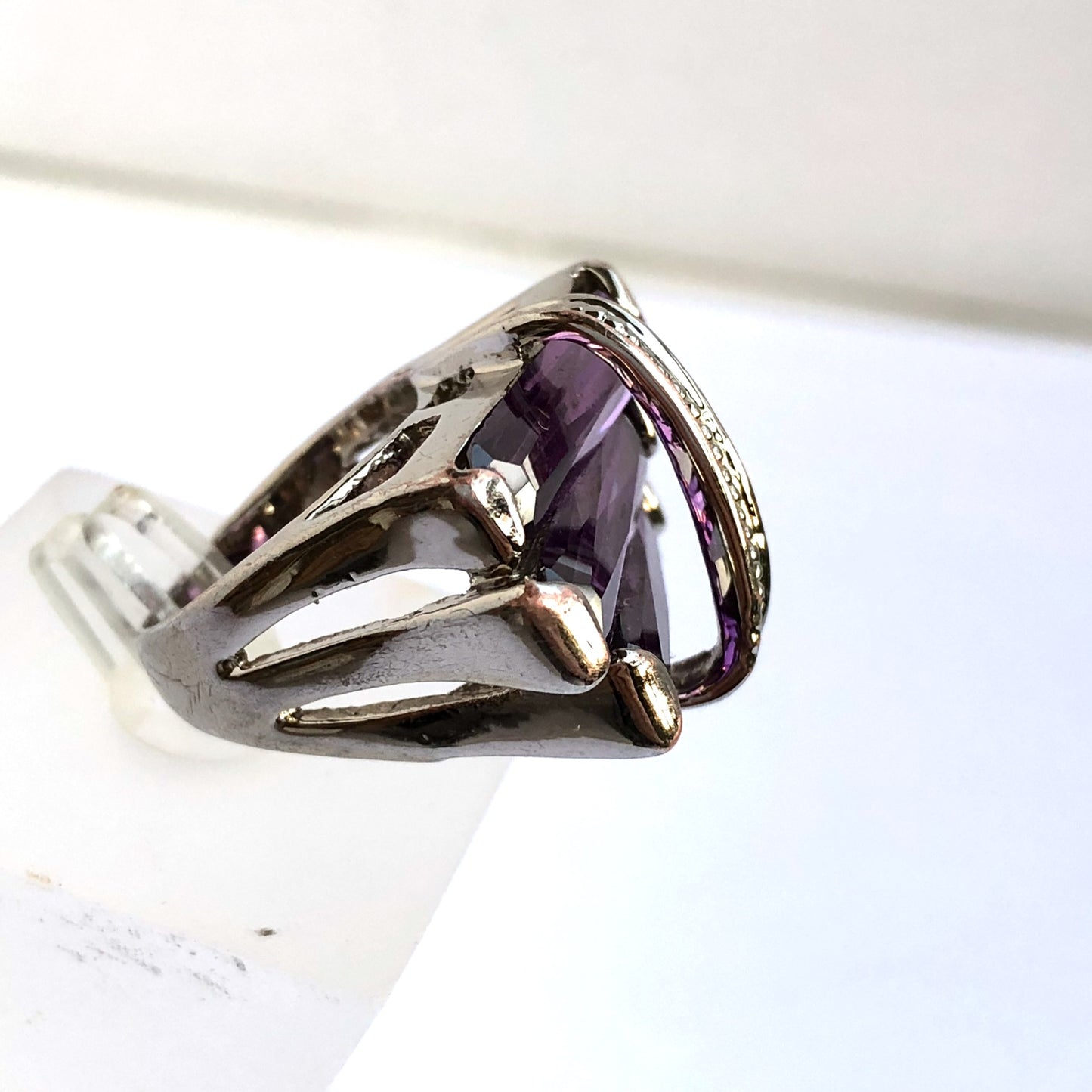 Silver Tone RING w/ Purple Crystals 14.73g Size 5.5