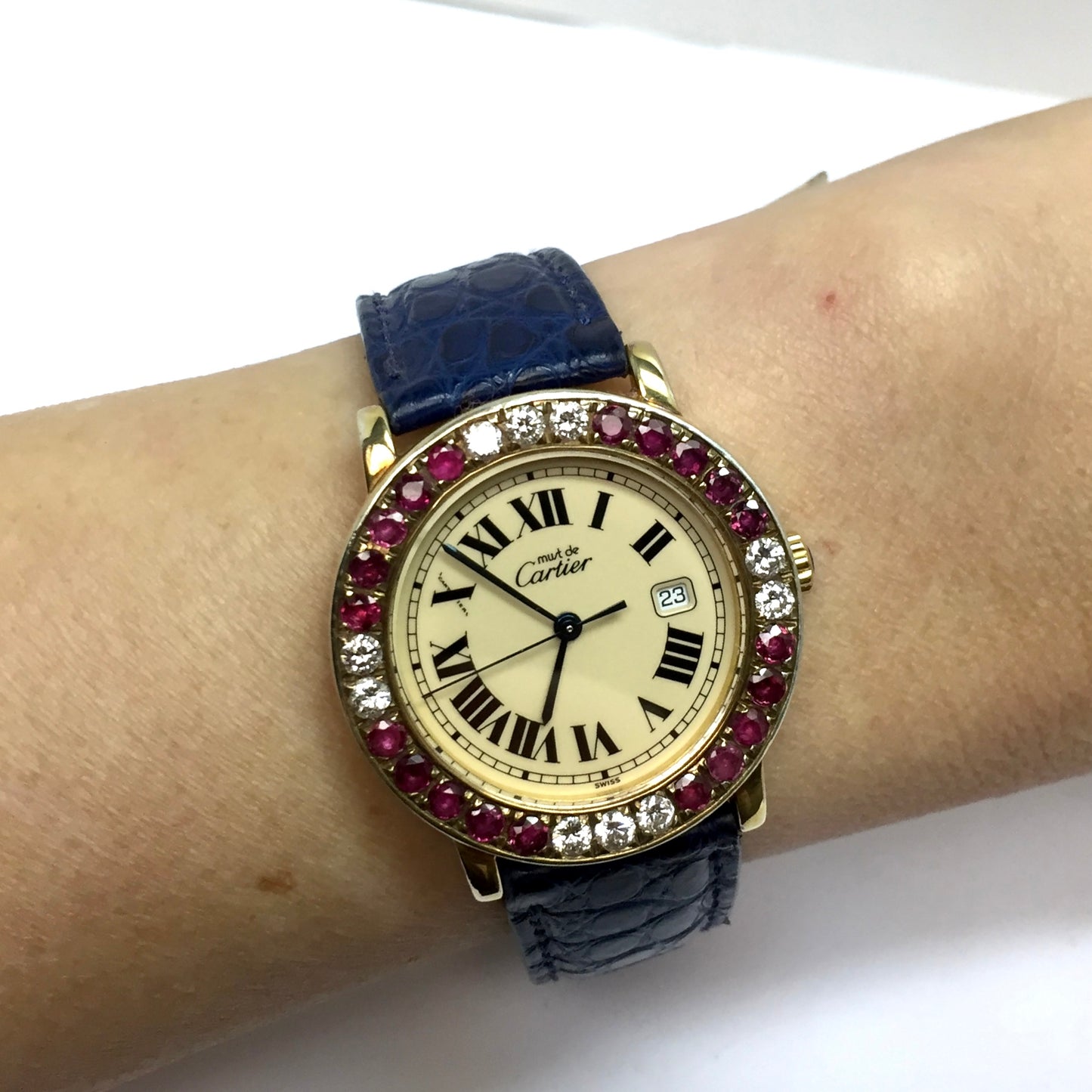 CARTIER RONDE 32mm Quartz GP Silver Diamonds & Red Rubies Watch